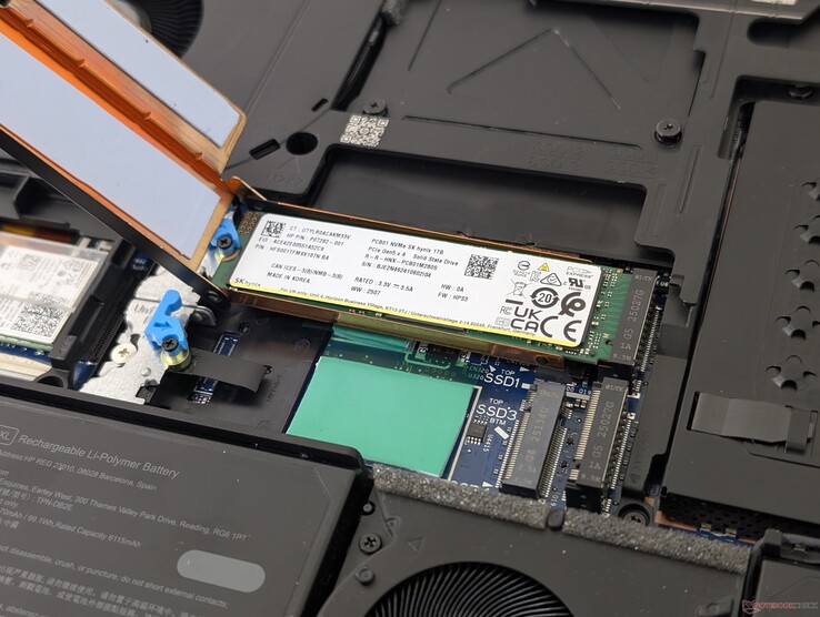 Isı dağıtıcı çıkarılmış birincil SSD