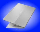 ThinkBook 14x, 54,7 Wh bataryasıyla 990 g'lık resmi ağırlığıyla çoğu dizüstü bilgisayardan daha hafiftir.
