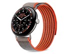 Saat, Satin Pyrite renginde 45 mm'lik bir kasaya ve su itici kaplamaya sahip Rye renginde bir Performance Loop kayışa sahiptir.