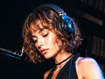 Kablolu bağlantılar, DJ'lik yaparken pil endişesini ortadan kaldırır.