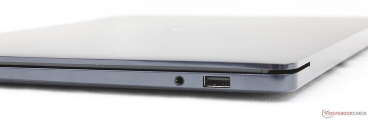 Doğru: 3,5 mm kulaklık, USB-A 3.2 Gen. 1