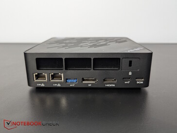 Arka kısım: Çift 2.5G Ethernet, USB-A 3.2 Gen2, DP 1.4, HDMI 2.1, USB-C 3.2 Gen2x2, Kensington