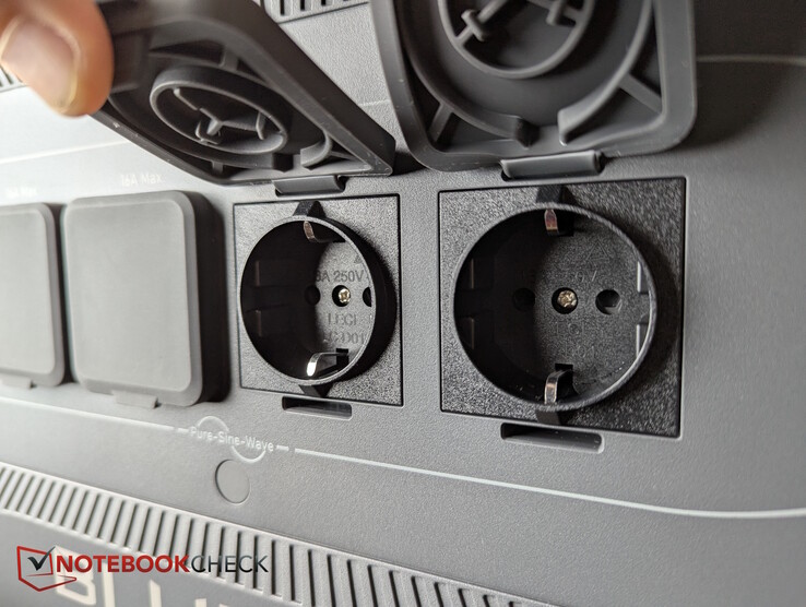Ön: 4x AC 230/120 V
