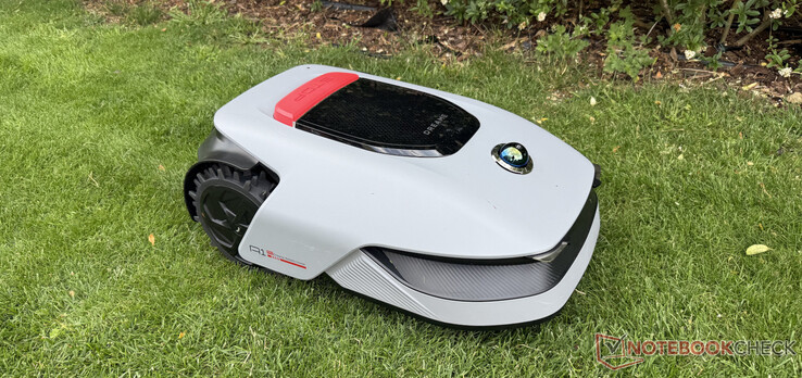 Dreame A1 Pro robotik çim biçme makinesi iş başında