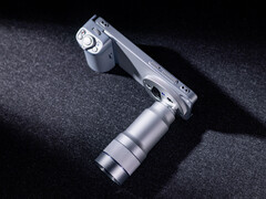 Kamera aksesuarları takılı Vivo X300 Ultra.