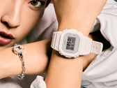 Resimde Kyoka'nın bileğindeki yeni Casio G-Shock DW-5600WW-7PR görülüyor.