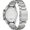 Eco-Drive teknolojisine sahip Citizen World Chronograph A.T. AT8260-85X modelinin arka kapağında H800 mekanizma işareti bulunur ve saat, paslanmaz çelik bir bileziğe takılıdır.