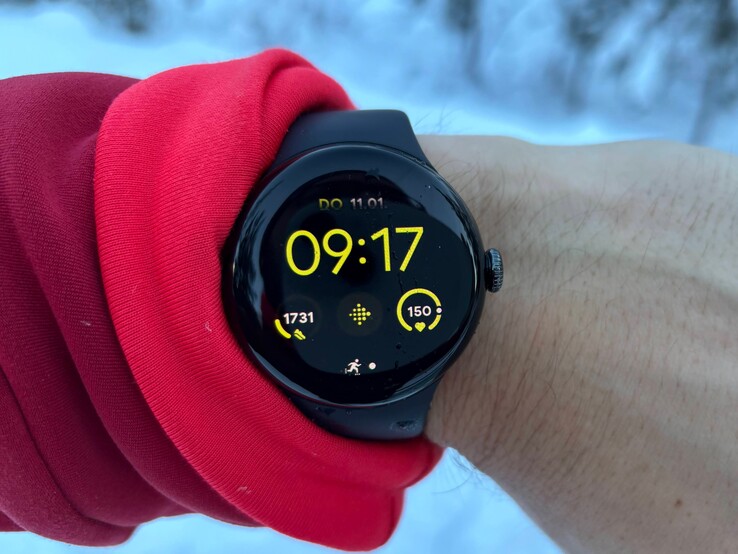 Google Pixel Watch 2'yi açık havada okumak çok kolay