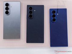 Ana lansman renkleriyle Galaxy Z Fold7.