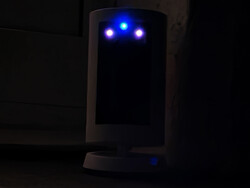 Etkinlik LED'i mavi, IR ışıkları kırmızıdır.