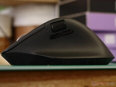 Keychron M6 8K yan düğmeler. 