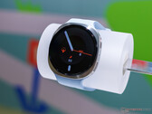 Beyaz kayışlı Samsung Galaxy Watch 9 41 mm (resimde gösterilen)