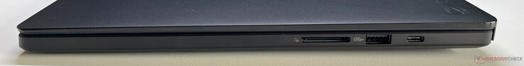 Sağ tarafta: SD kart okuyucu, USB-A 3.2 Gen 2 (10 GBit/s), USB-C 3.2 Gen 2 (10 GBit/s, DisplayPort, Power Delivery)