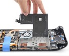 iFixit tarafından gerçekleştirilen Steam Deck LCD pil değişimi.