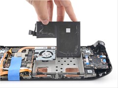 iFixit tarafından gerçekleştirilen Steam Deck LCD pil değişimi.