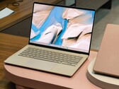 Zabriskie Bej 2026 Asus Zenbook 14, OLED ekran ve geniş dokunmatik yüzey ile birlikte geliyor.