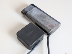 mSI'ın 65 W USB-C AC adaptörüne karşı HP'nin 140 W USB-C AC adaptörü