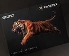 Seiko Prospex Hindistan Sınırlı Sürüm ambalajında, siyah sunum kutularının üzerinde zıplayan bir kaplan illüstrasyonu yer almaktadır.