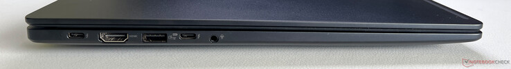 Sol: Thunderbolt 4 ile USB-C 4.0 (40 GBit/s, DisplayPort, Güç Dağıtımı), HDMI 2.1 TMDS, USB-A 3.2 Gen.1 (5 GBit/s, Güçlendirilmiş), Thunderbolt 4 ile USB-C 4.0 (40 GBit/s, DisplayPort, Güç Dağıtımı), 3,5 mm ses