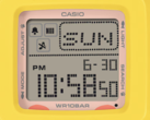 Casio Baby-G BGD-10KPM-7, üzerinde yeterli miktarda bilgi bulunan, kareye yakın bir dijital kadrana sahiptir.