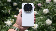 Zeiss markalı amiral gemisi, Xiaomi 17 Ultra gibi ilk kez bir LOFIC sensörle 2026'nın sonlarında piyasaya sürülebilir.