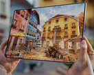 MatePad Pro Max, tandem olmayan 13,2 inç OLED ekrana sahip. Resimde: tabletin ekranını gösteren bir tanıtım fotoğrafı.