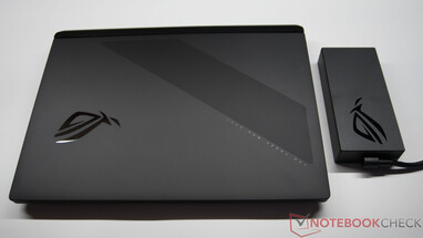 450 watt'lık güç kaynağına sahip Asus ROG Strix SCAR 18