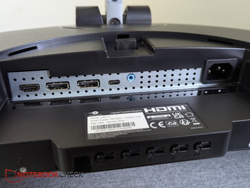 Çıkışlar: HDMI, 2 adet DP, USB-C, kulaklık girişi, güç