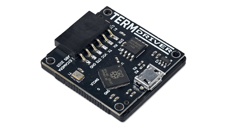 TermDriver 2 USB-seri adaptörünün RP2040 mikrodenetleyicisini, mikro-USB portunu, UART başlığını ve destekleyici devreyi gösteren alttan görünümü