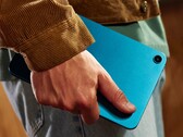 Alexa Tablet 8 pembe, turkuaz ve koyu gri renk seçenekleriyle sunuluyor.