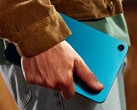 Alexa Tablet 8 pembe, turkuaz ve koyu gri renk seçenekleriyle sunuluyor.