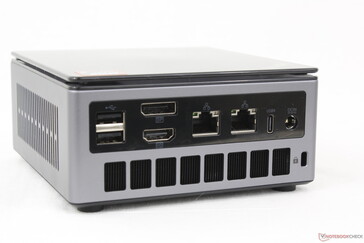 Arka: 2x USB 2.0-A, DisplayPort 2.0, HDMI 2.1, 2x RJ-45 (2,5 Gbps), DisplayPort + Güç Dağıtımı ile USB (40 Gbps), AC adaptörü, Kensington kilidi