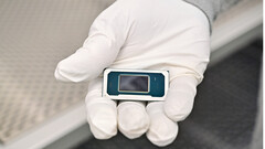 ExpertBook Ultra, tam performans potansiyeli için AC adaptör gücüne ihtiyaç duyar (Resim kaynağı: Futurecdn.net)