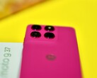 Moto G37’nin kasası şık, ancak üretim kalitesi mükemmel değil.