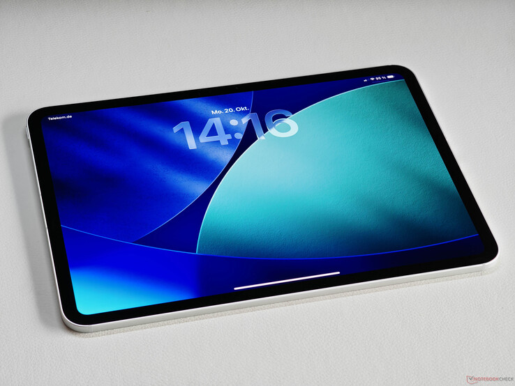 Mevcut nesil Apple iPad Pro etkileyici bir tandem OLED ekrana sahip.