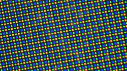 Bir kırmızı, bir mavi ve iki yeşil diyottan oluşan alt piksel dizisi