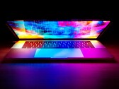 Apple lı MacBook Pro, gelecekte çok daha canlı bir ekrana sahip olabilir.