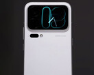 Arka ekranın çerçeveleri daha dar görünüyor. Resimde: Xiaomi 18 Pro'yu gösteren deneme videosundan bir ekran görüntüsü.