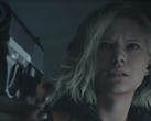 Resident Evil Reqiuem kahramanı Grace Ashcroft'un silah tuttuğu bir ekran görüntüsü