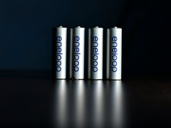 Dört adet AA pil hücresini gösteren bir görüntü
