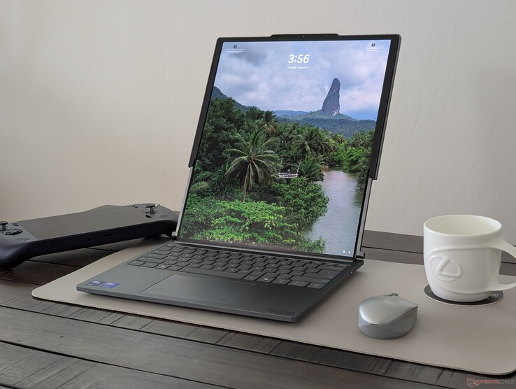 Genişletilmiş ekran, katlanabilir akıllı telefonlarda veya ThinkPad X1 Fold 16'da olduğu gibi merkeze yakın bir kıvrıma sahip olacaktır