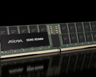 Micron’un DDR5 RDIMM bellek modülü. Şirketin yeni 512 GB’lık versiyonu, tek bir sunucuda 12 TB’a kadar RAM kapasitesine olanak sağlayabilir.
