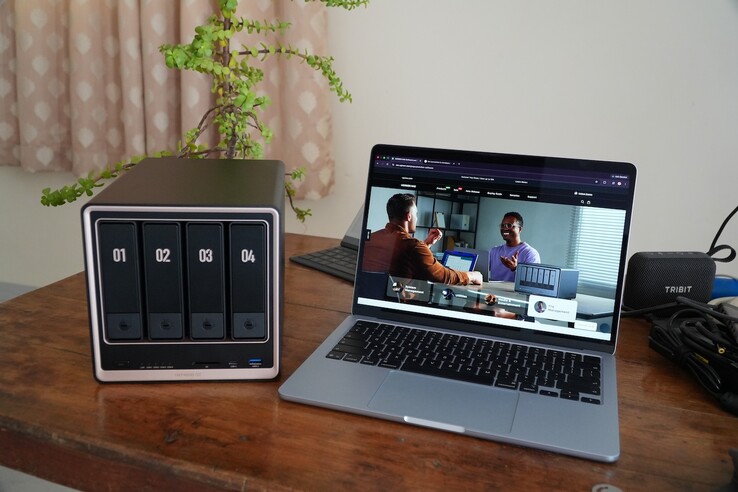 Ugreen NASync DXP4800 GT, UGOS Pro işletim sistemi üzerinde çalışır