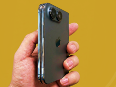 iPhone Ultra/Fold sahte ünite uygulamalı görüntüsü (düzenlenmiş - orijinali aşağıda).