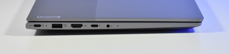 sol: USB-C 3.2 Gen 2, USB-A 3.2 Gen 1, HDMI, Thunderbolt 4, 3,5 mm Ses