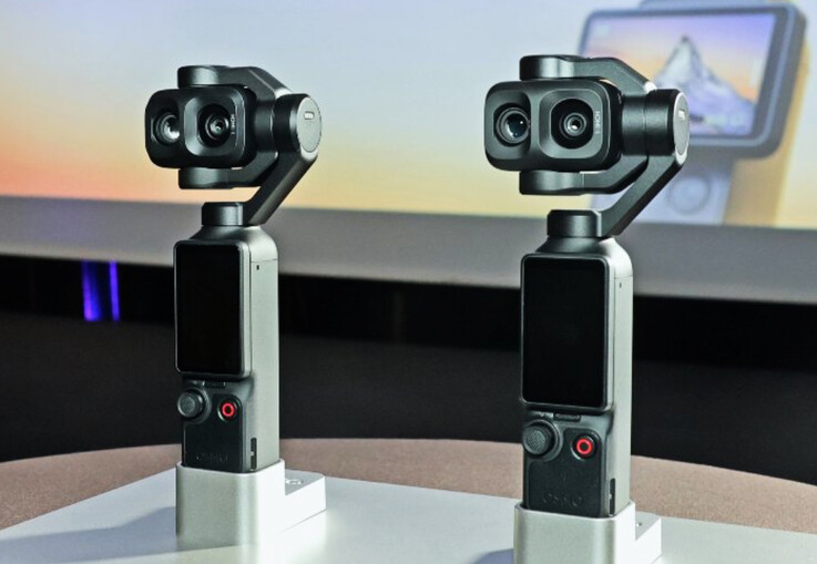 Bir çift DJI Osmo Pocket 4P kamera Cannes'da sergileniyor.