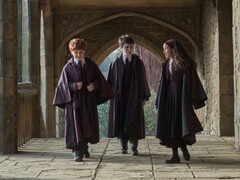 Dominic McLaughlin, Arabella Stanton ve Alastair Stout'un HBO'nun Harry Potter dizisinin ilk sezonu için toplam 500.000 Sterlin alacakları bildirildi.