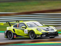 2022'de çekilmiş bir yarış arabası.