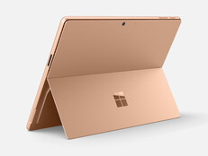 Dune rengindeki Surface Pro 12.