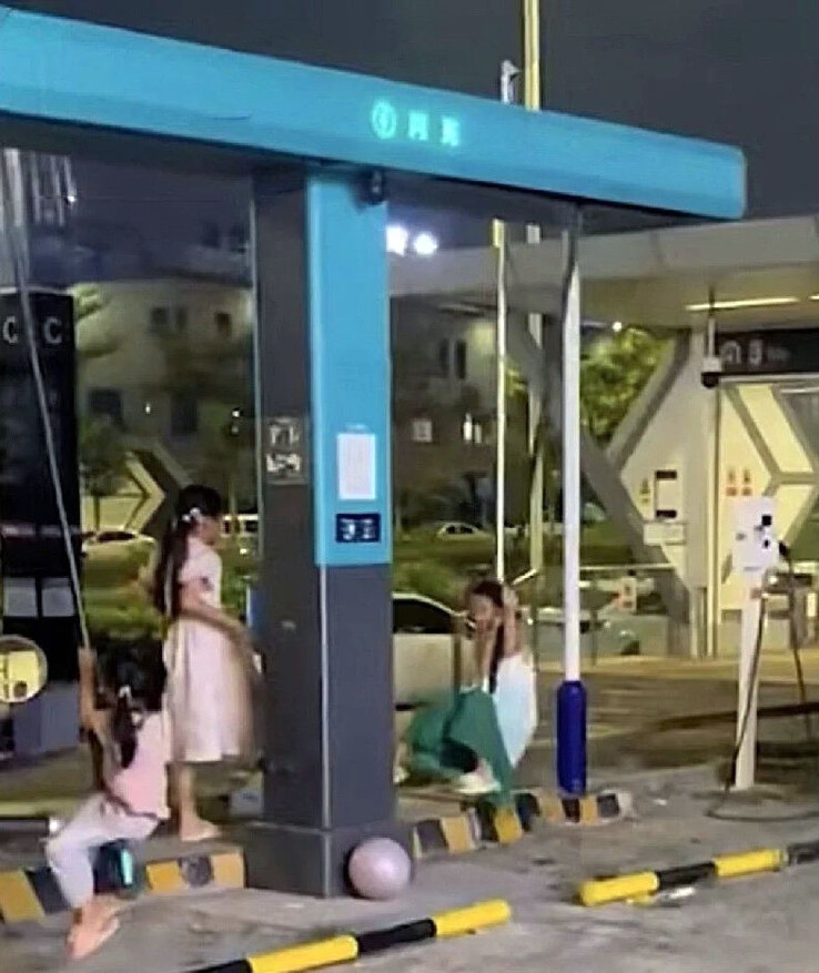 Salıncak olarak kullanılan 1.5 MW BYD şarj cihazı